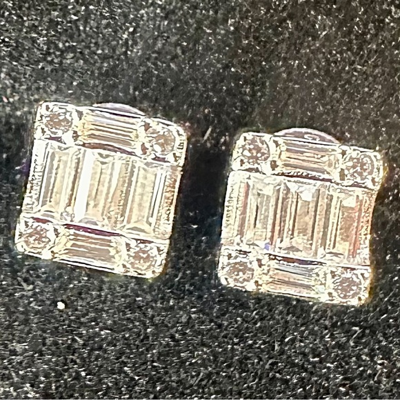 NEW 925 Sterling Silver Sparkling Multi CZ Crystal Square Stud Earrings - Picture 1 of 14